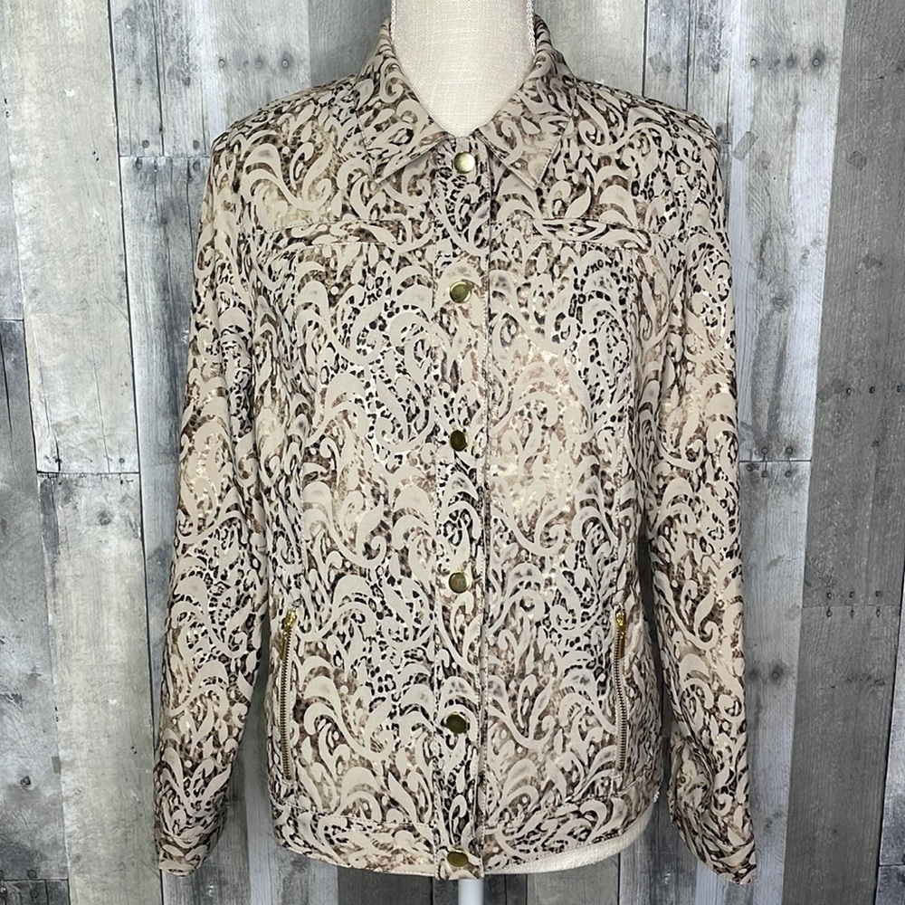 ZENERGY by Chico’s long sleeve lightweight button down jacket.Tan w/animal print